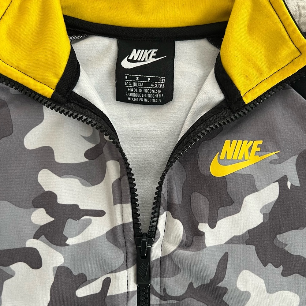 EUC 4T NIKE Warm Up Jacket